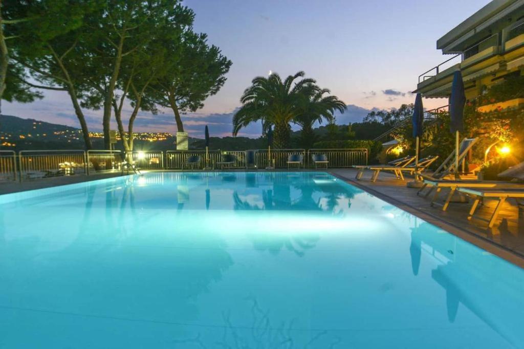 פורטו אזורו Appartamenti Residence Il Porto 13 E 16 מראה חיצוני תמונה